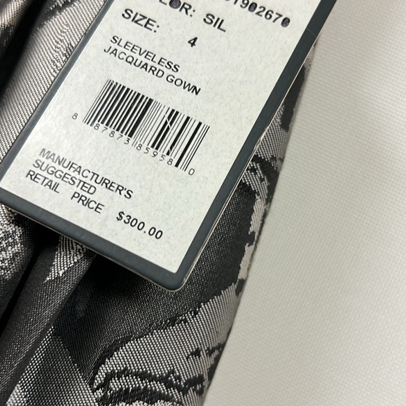 Adrianna-Papell floral sleeveless V-back long ball gown - Picture 13 of 13